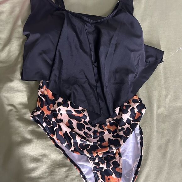 Adisputent:
SIZE M NWT - Picture 5 of 11